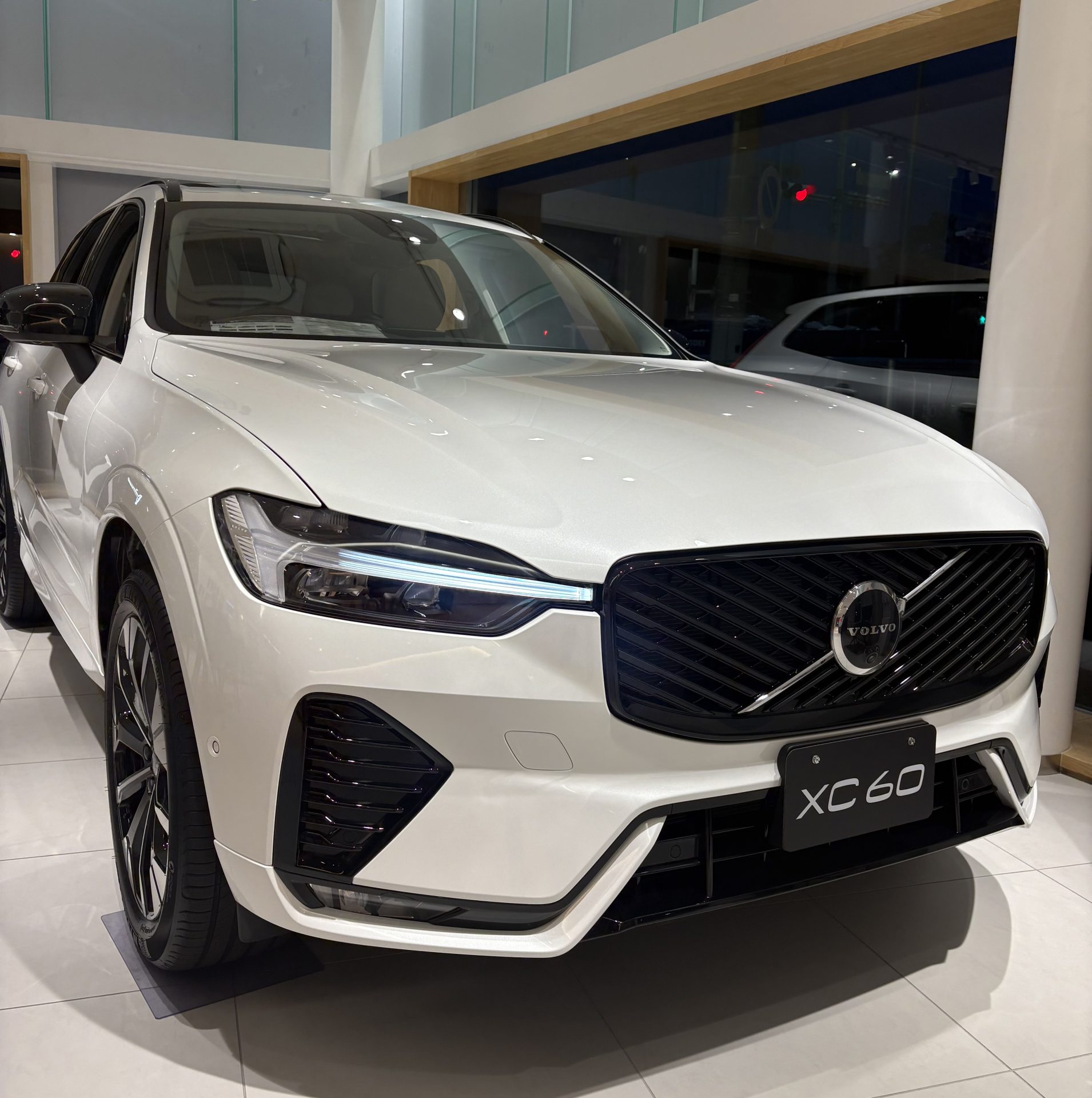 XC60 Ultra B5 AWD Dark Edition